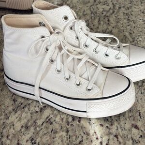 Woman’s converse size 6 worn twice